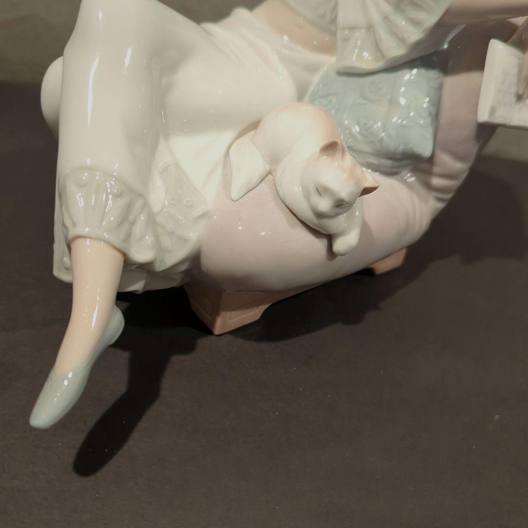 ♢LLADRO♢リヤドロ　 NO.6768　 読書のお供 　　女性と猫　読書