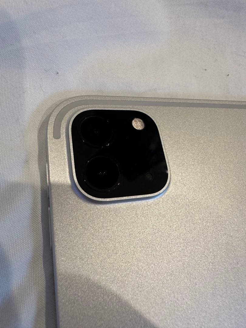 Apple iPad Pro 11インチ 第4世代　シルバー