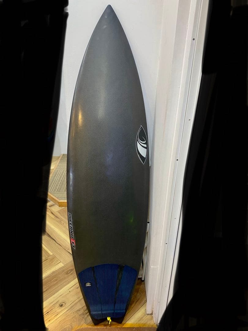 シャープアイサーフボードインフェルノFT ダークアーツ