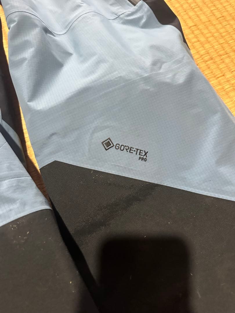 ピークパフォーマンス　Vertical Gore-Tex Proスキーウエア