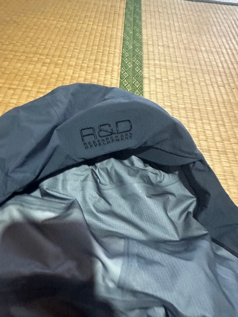 ピークパフォーマンス　Vertical Gore-Tex Proスキーウエア