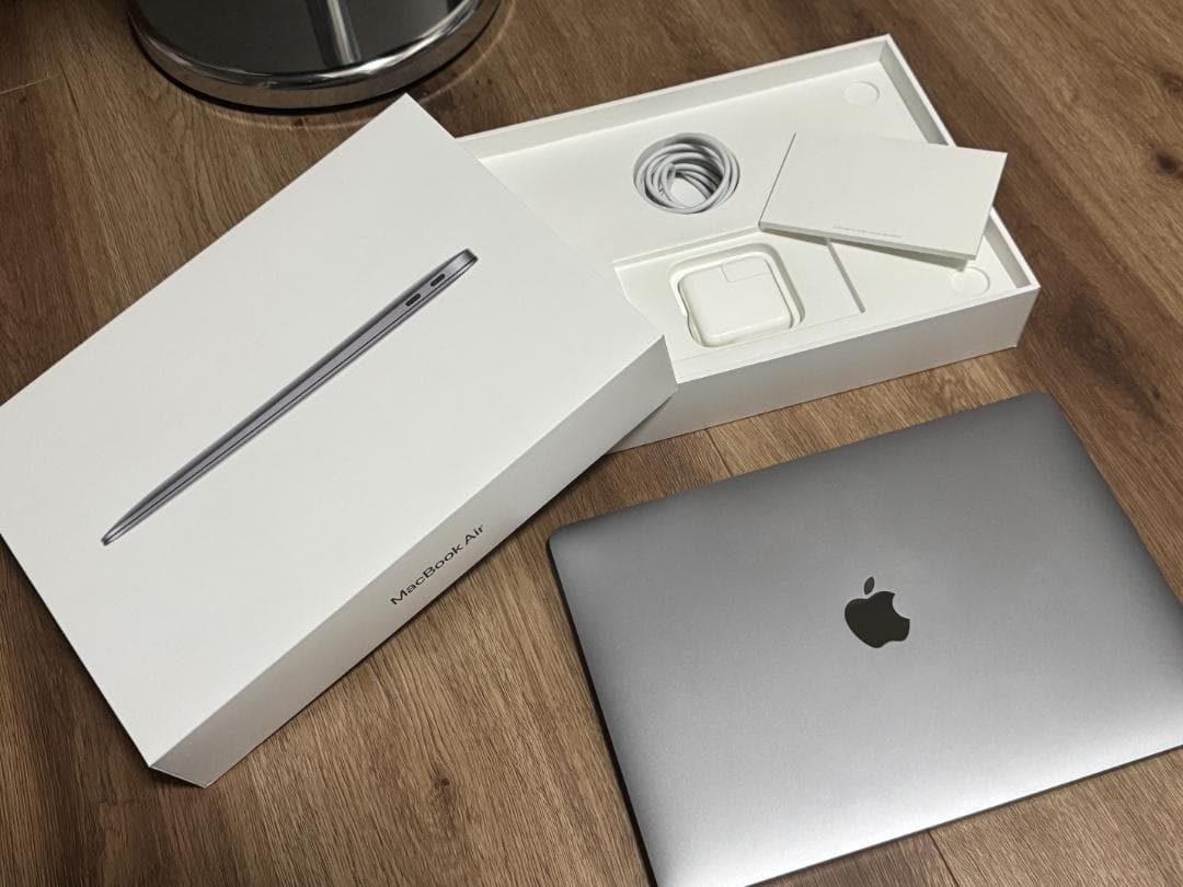 美品 MacBookAir13 M1 Sグレイ 8G　256G