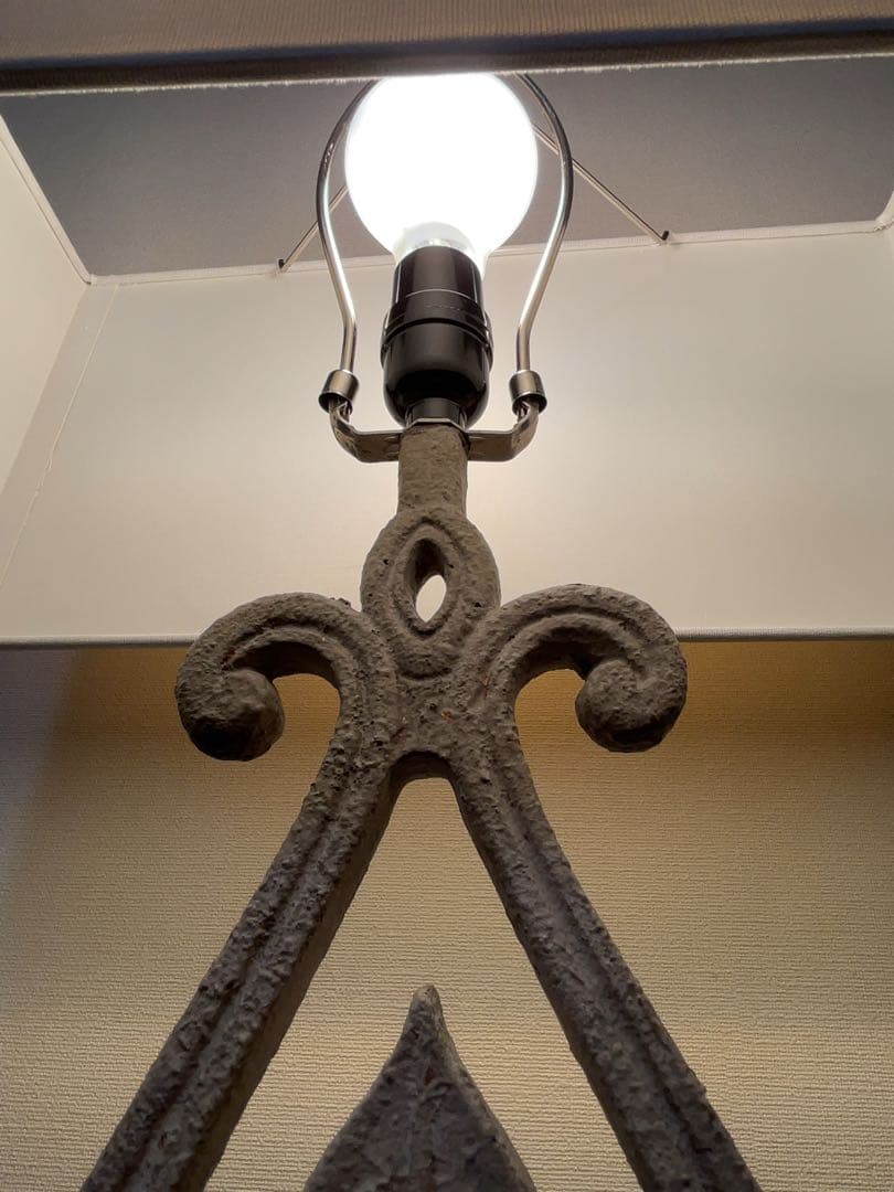 フルール・ド・リス テーブルランプ 照明　クレストビュー・コレクション