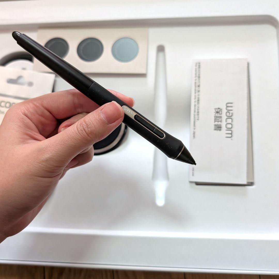 Wacom Intuos Pro PTH-660 Mサイズ ペンタブレット