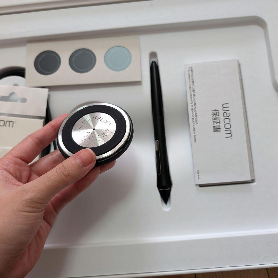 Wacom Intuos Pro PTH-660 Mサイズ ペンタブレット