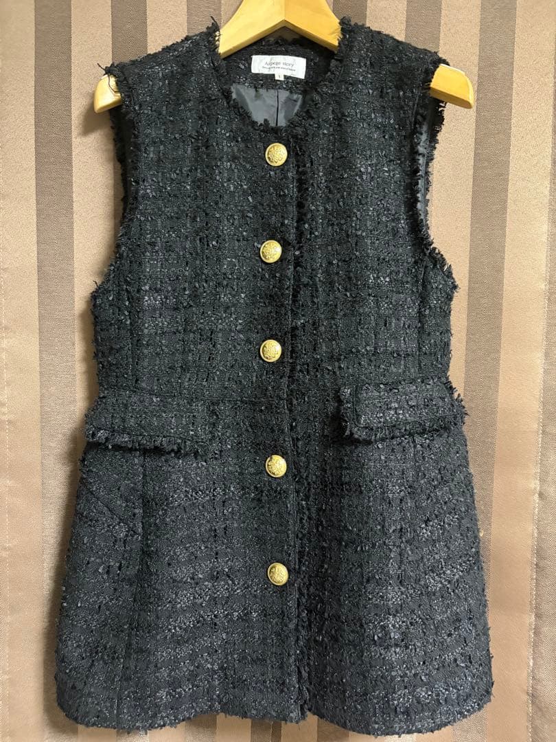 アルページュストーリー　ツイードペプラムジレ　ブラック