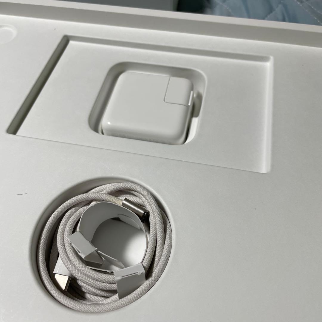 MacBook Air M2 13.6inch スターライト 極美品　5月購入