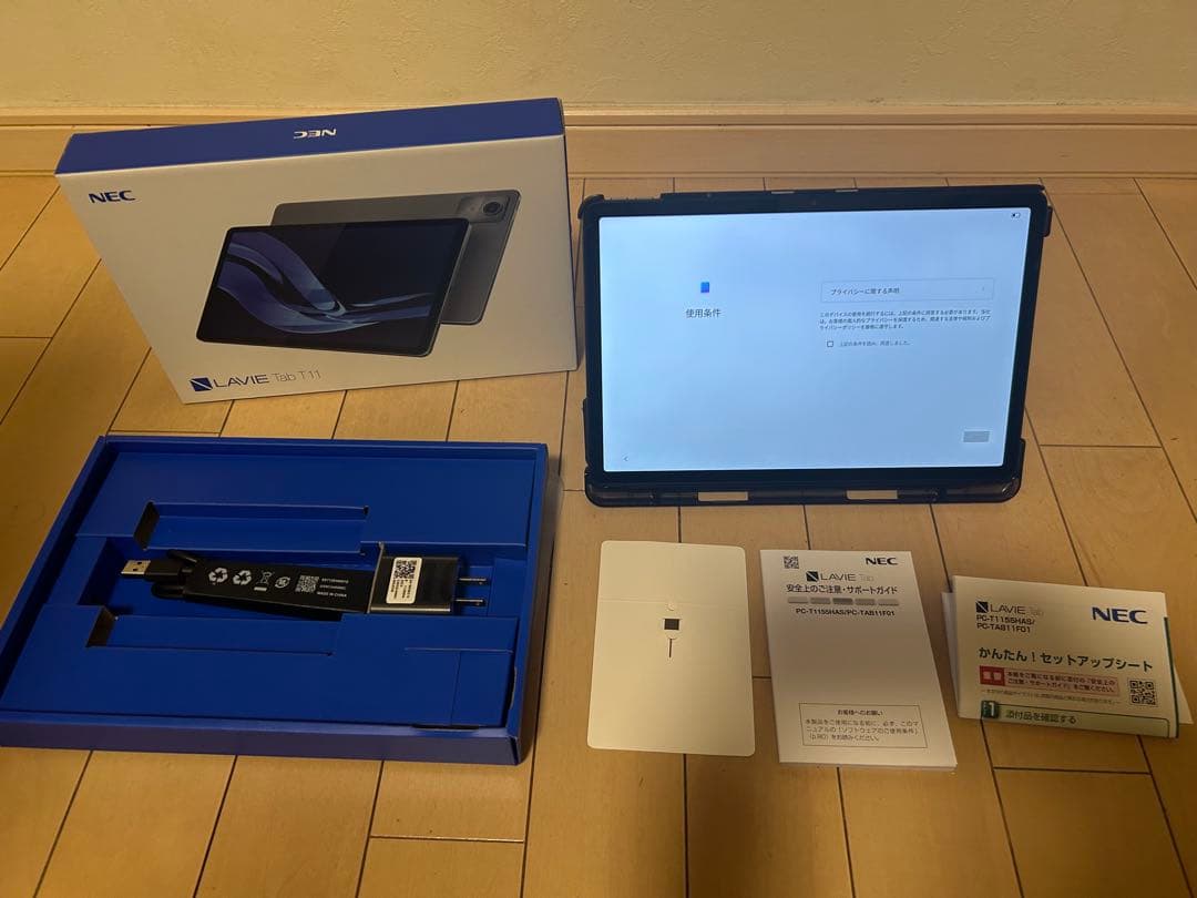 セビル  美品☆NEC LAVIEタブレット Tab T11 ルナグレー