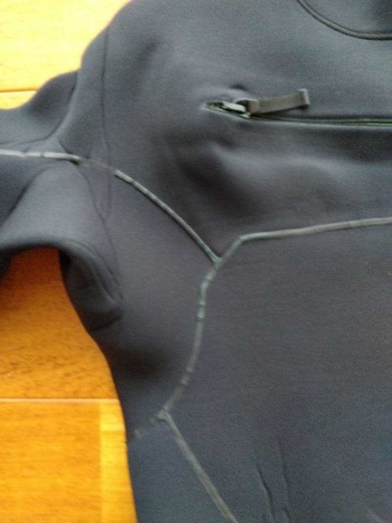 momo　patagonia R3ウェットスーツ