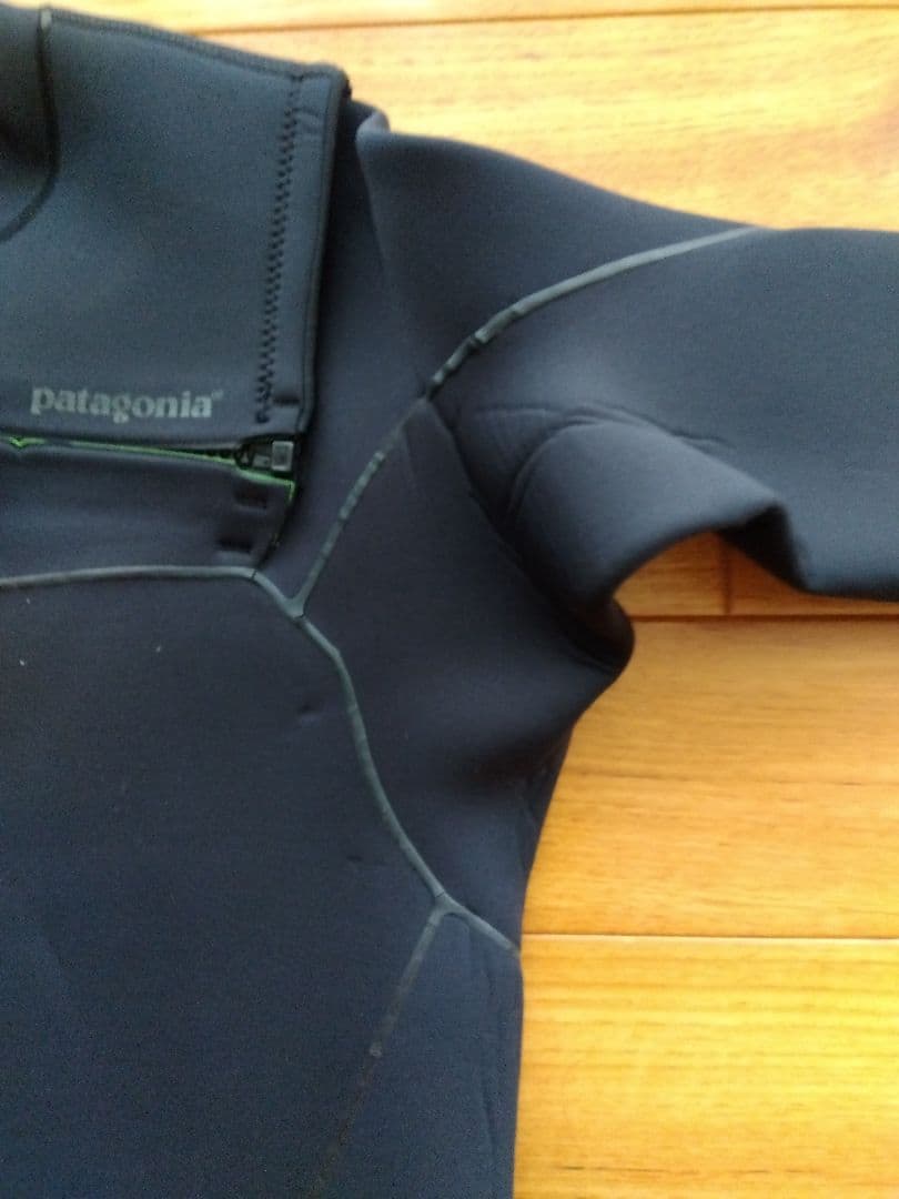 momo　patagonia R3ウェットスーツ