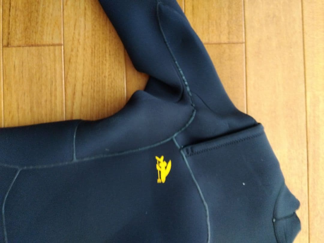 momo　patagonia R3ウェットスーツ