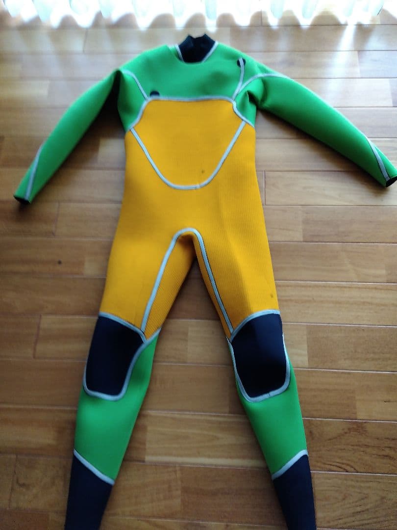 momo　patagonia R3ウェットスーツ