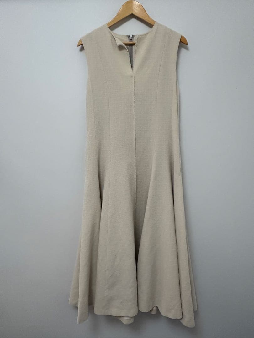 み*こ様 値下げ！ebure ノースリーブAラインワンピース ベージュ