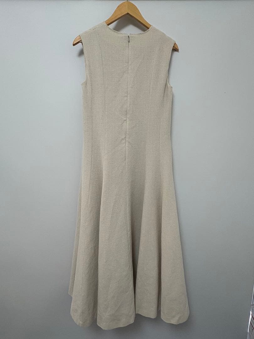み*こ様 値下げ！ebure ノースリーブAラインワンピース ベージュ