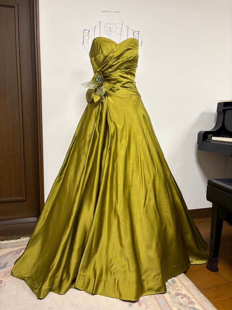 AIMER エメ　モスグリーンのドレス