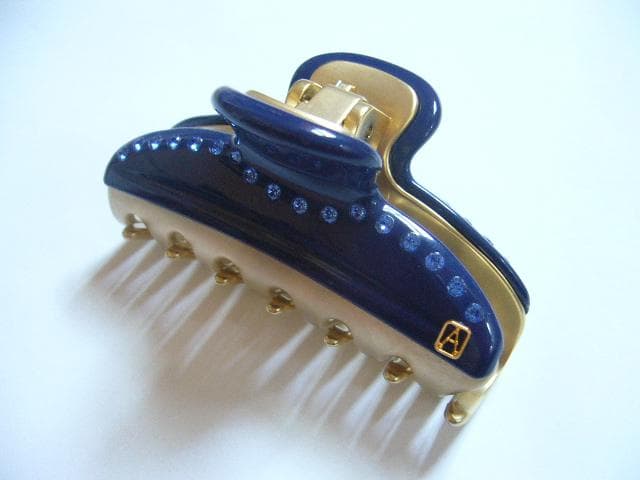 ☆美品☆アレクサンドルドゥパリ●クリスタル付きクリップ/ネイビー/Mサイズ