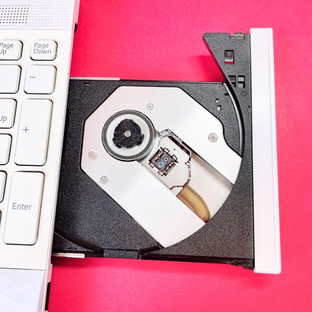 大人気❣️VAIOノートパソコン✨️おしゃれ白Windows11快適SSDカメラ付き