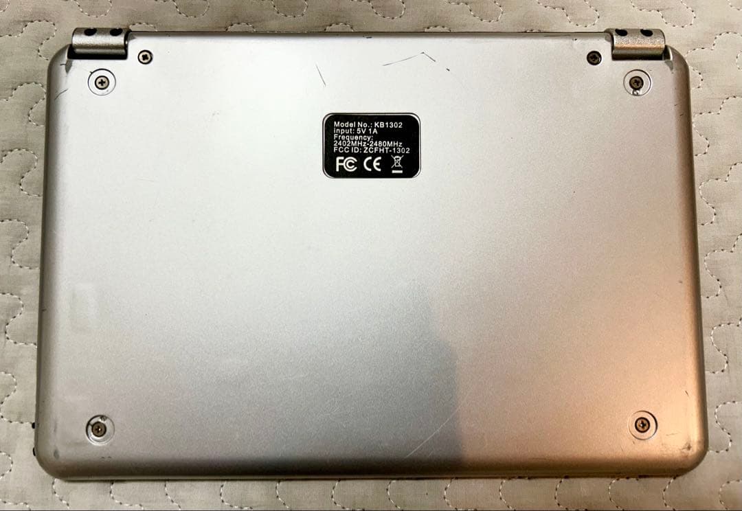 【動作確認済】iPad Mini 4 ３２GB 箱あり　キーボード付き