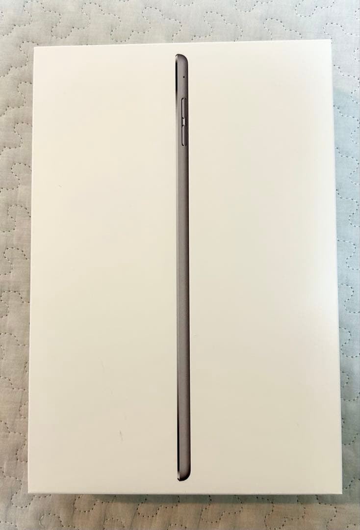 【動作確認済】iPad Mini 4 ３２GB 箱あり　キーボード付き