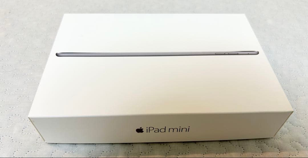 【動作確認済】iPad Mini 4 ３２GB 箱あり　キーボード付き