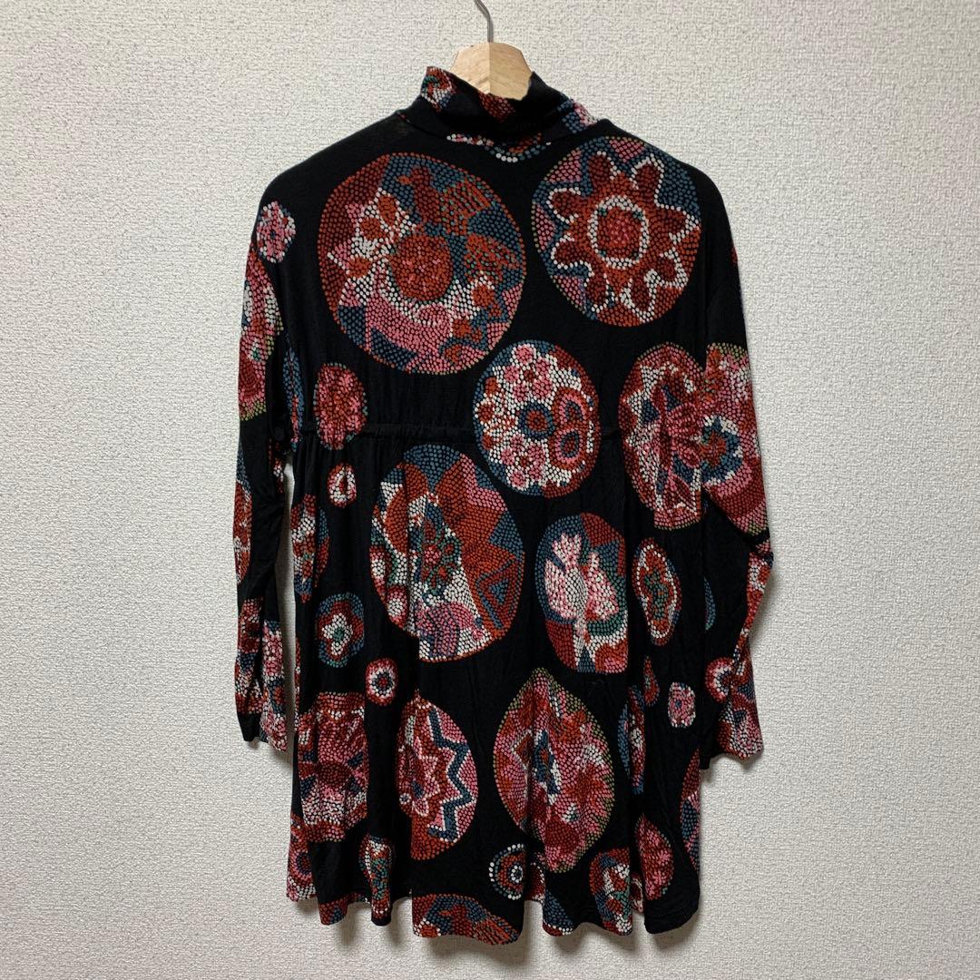 トクコプルミエヴォル セレブ 高級 上品 派手 個性的 人気 タートルネック