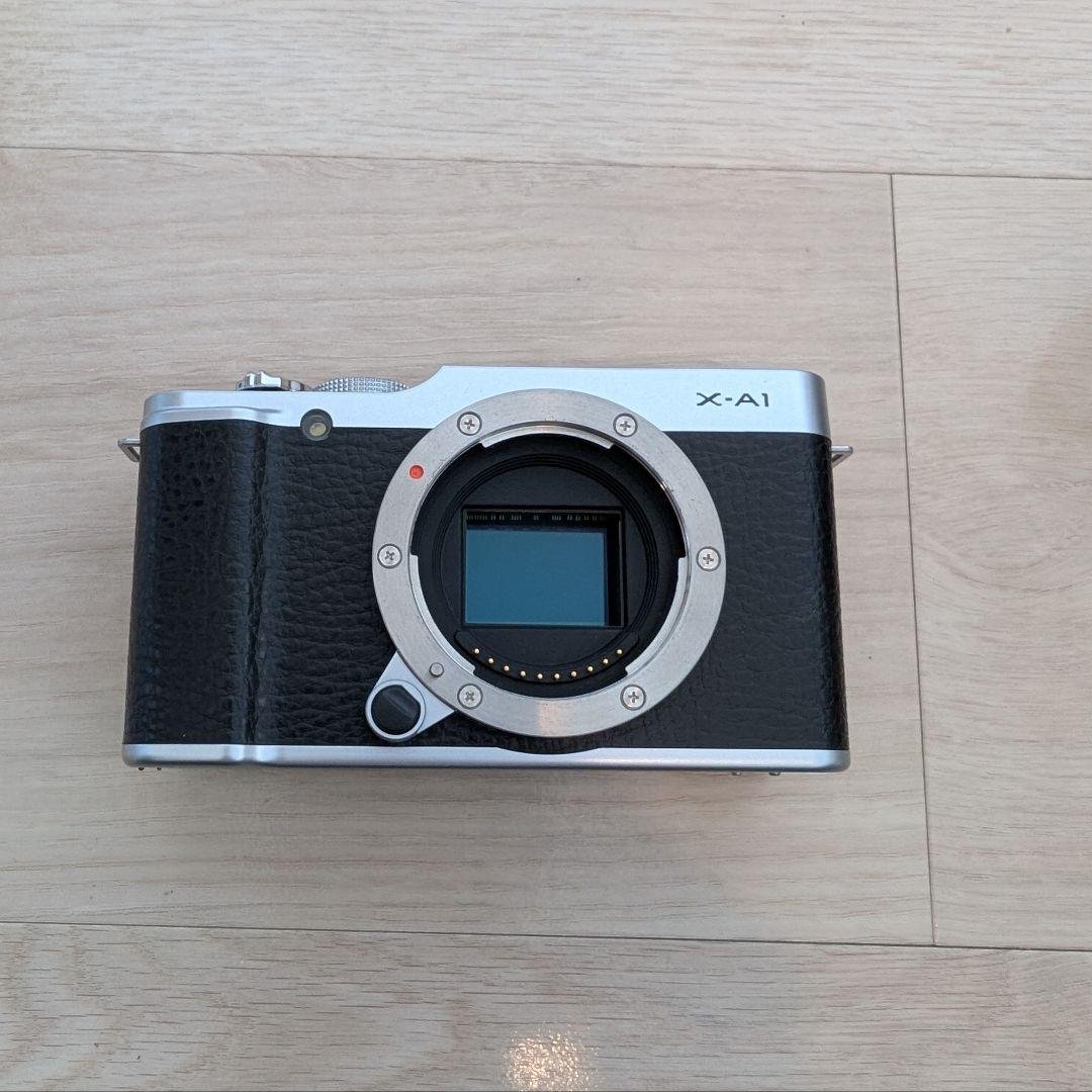 【極美品/訳あり】FUJIFILM X-A1 ダブルレンズキット 希少シルバー