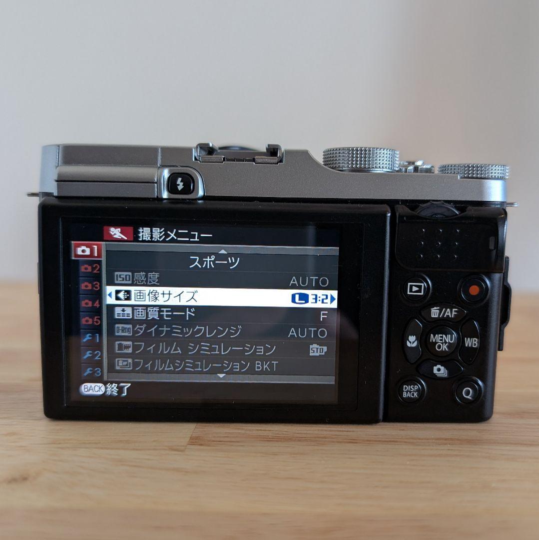 【極美品/訳あり】FUJIFILM X-A1 ダブルレンズキット 希少シルバー