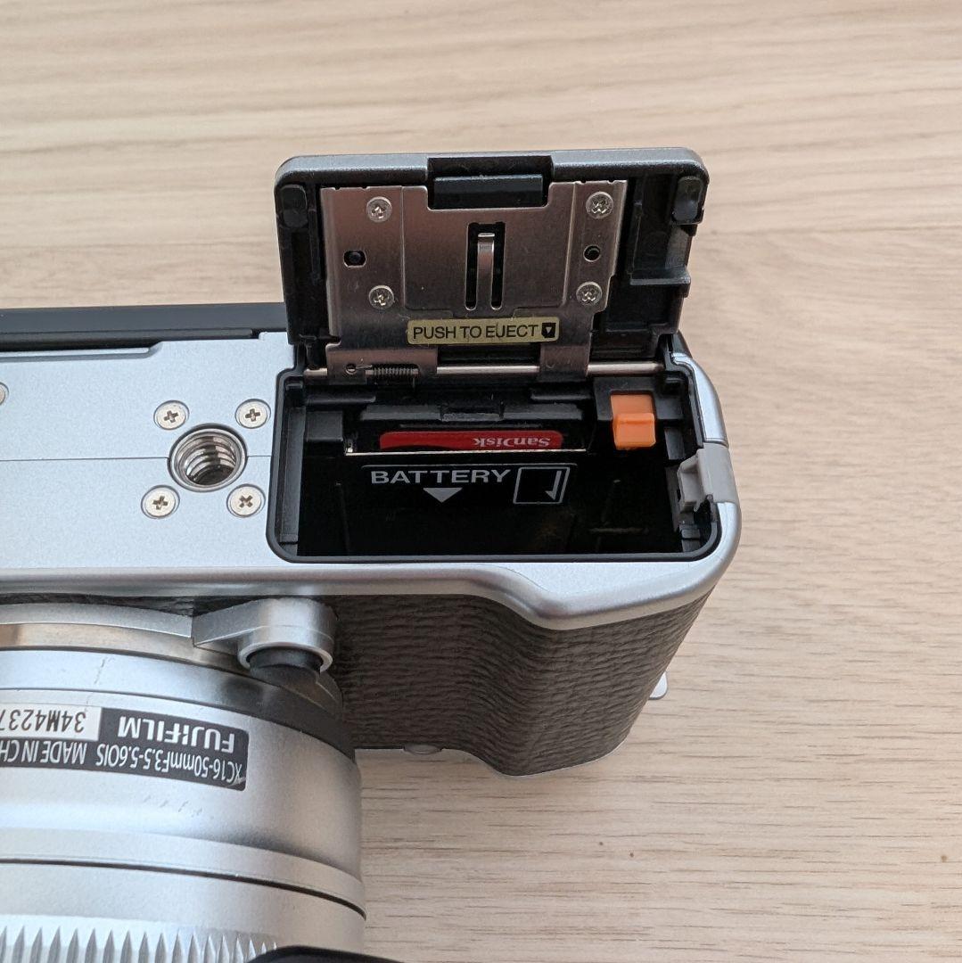 【極美品/訳あり】FUJIFILM X-A1 ダブルレンズキット 希少シルバー