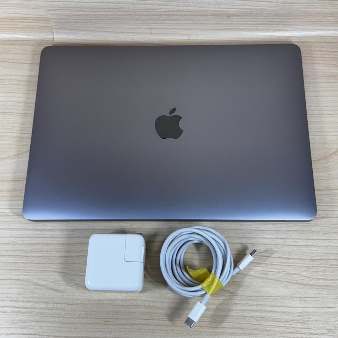 P239 バッテリー100％ MacBookAir i3 8GB 256GB