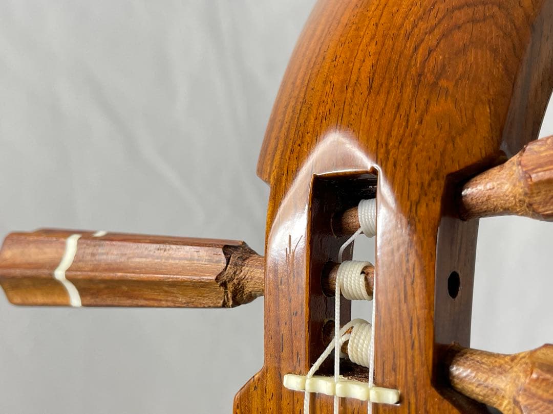 宮古木工芸 本皮1枚貼り/けやき棹 三線 与儀栄功作