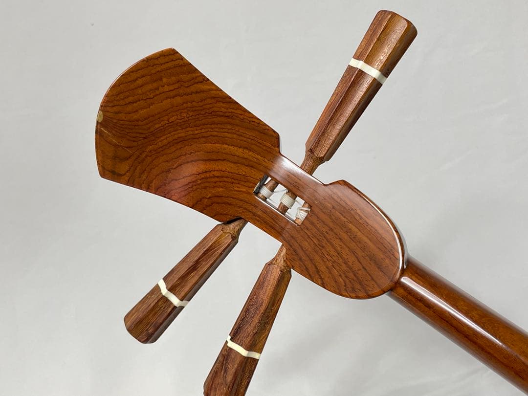 宮古木工芸 本皮1枚貼り/けやき棹 三線 与儀栄功作