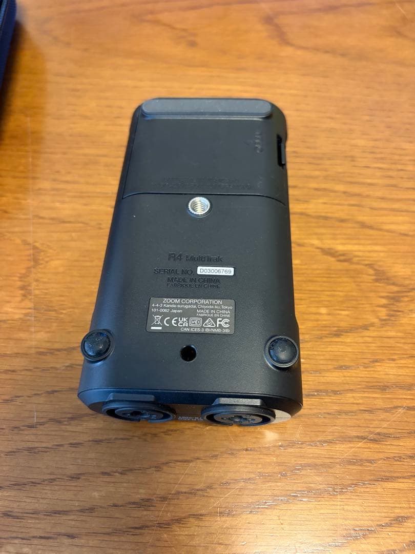 Zoom R4 マルチトラックレコーダー