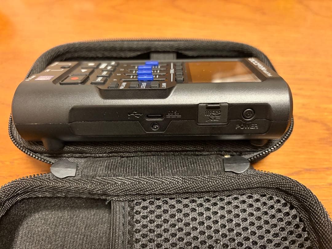 Zoom R4 マルチトラックレコーダー