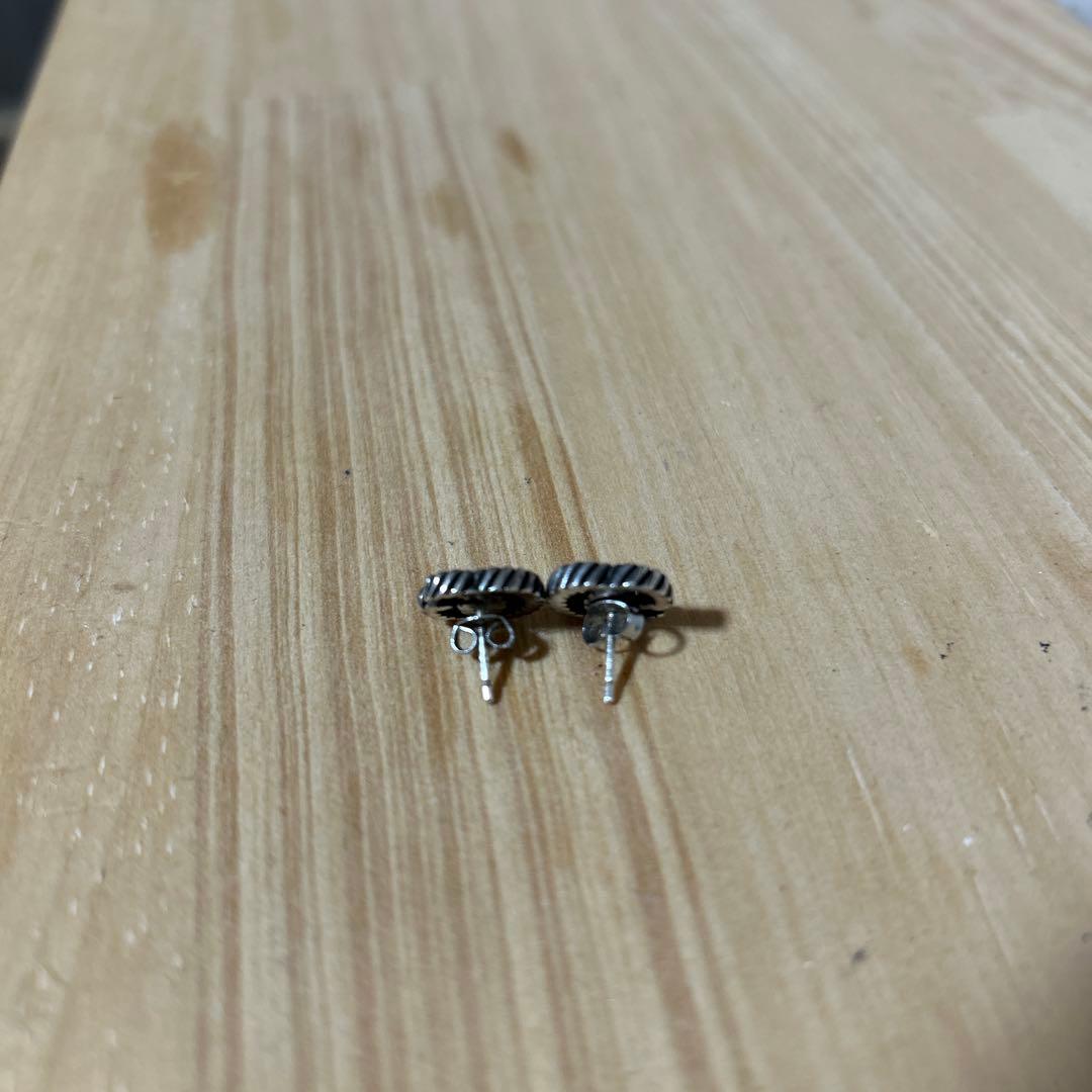 GUCCI スタッドピアス　シルバー　消毒済み