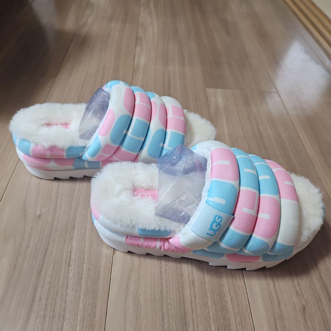 最終お値下げ　新品　UGG　厚底サンダル&Tシャツ&ソックス　3点セット