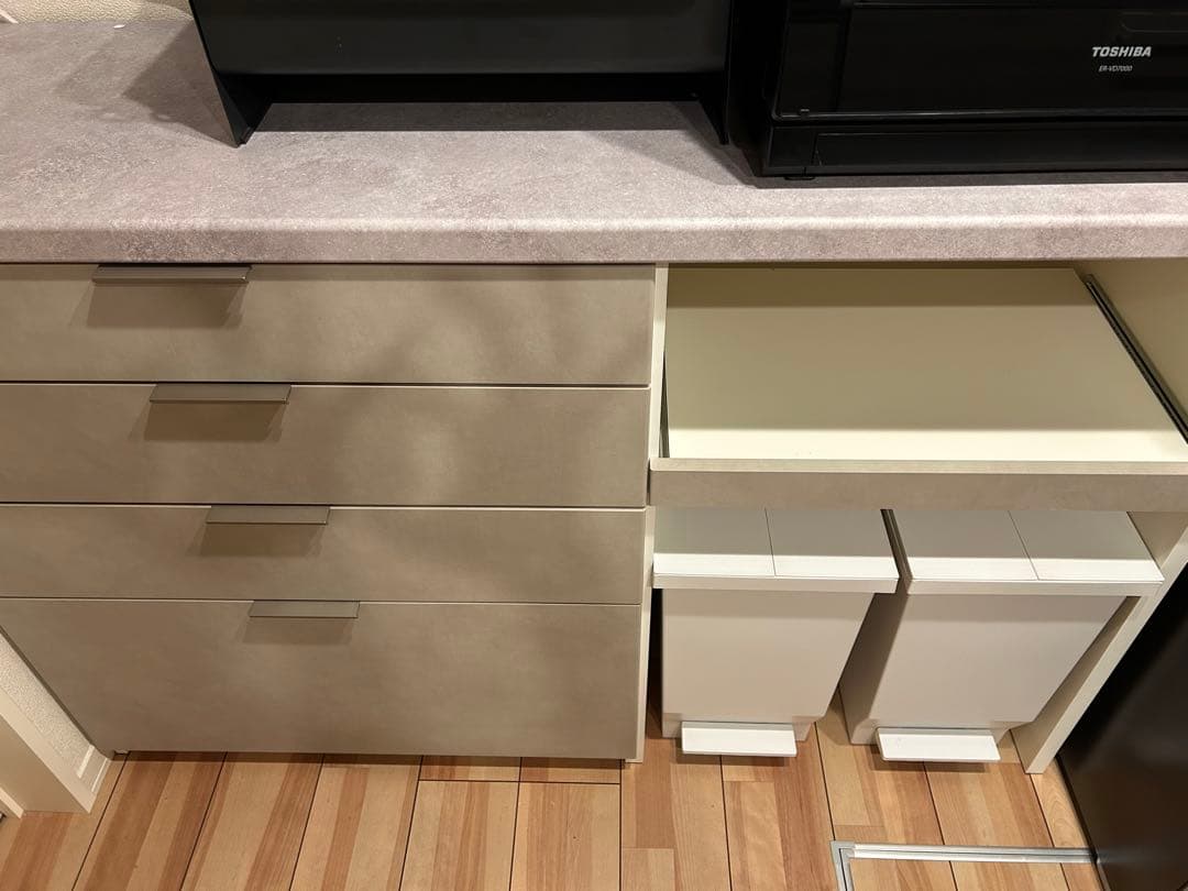 パモウナ　キッチンカウンター