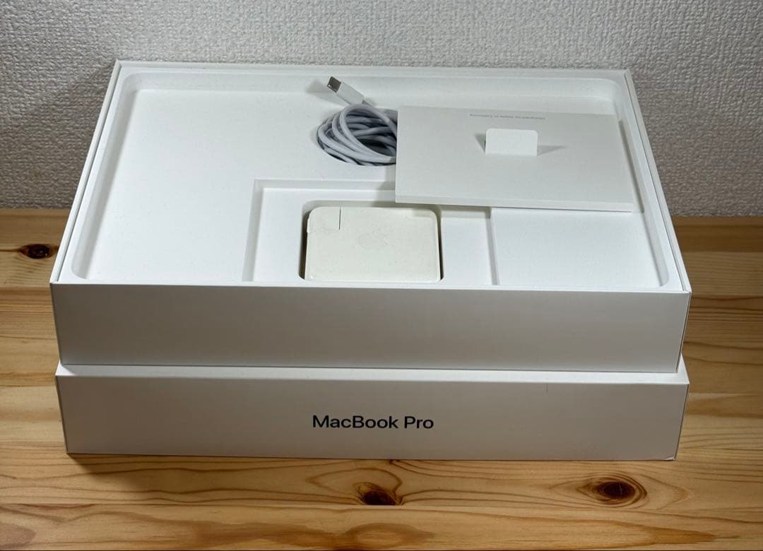 MacBook本体 MacBook Pro 13 2017 Touch Bar i5/8GB/250