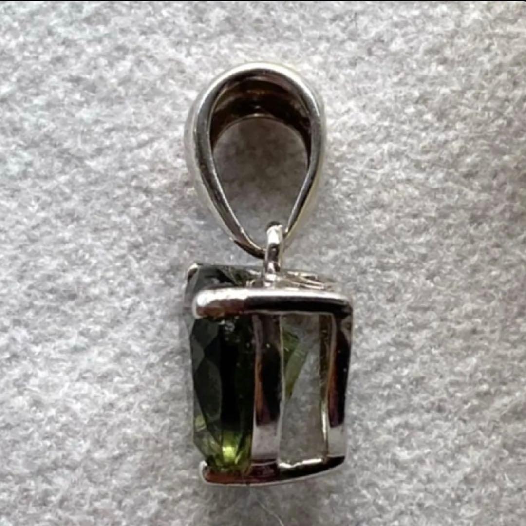 SALE❣️ 極上❣️シルバーチェーン付❤︎モルダバイトペンダント