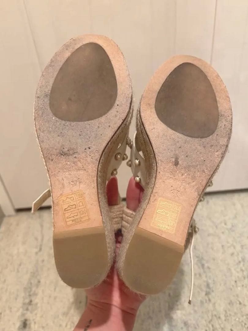 JIMMY CHOO スタッズ付きウェッジサンダル