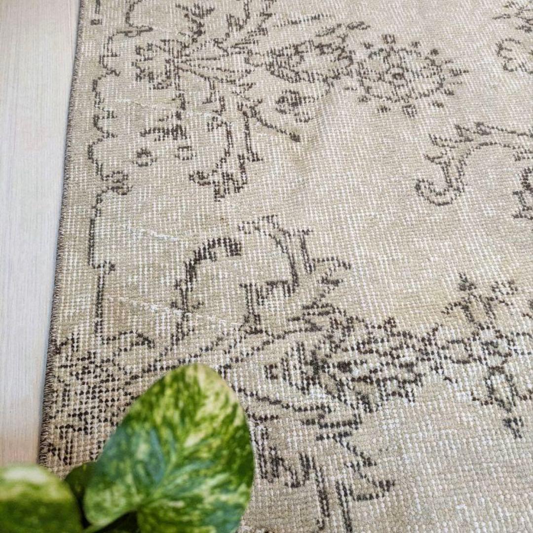 トルコヴィンテージラグ　ベージュ系　ボタニカル柄　106x209