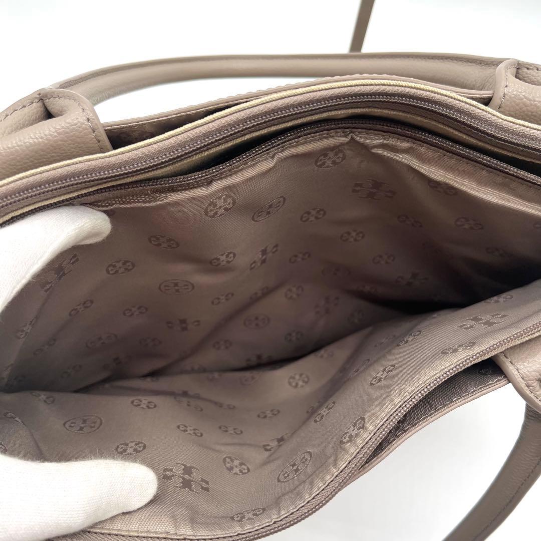 【美品】トリーバーチ ビジネスバッグ トート A4可 グレージュ シボ革 レザー