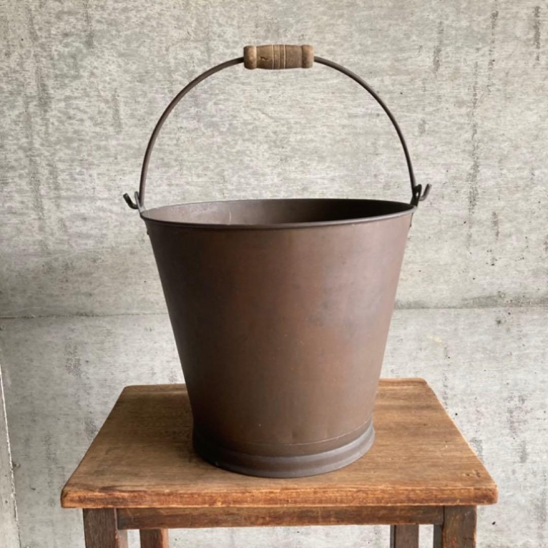 古い味のある銅製のバケツ 桶 花器 置物 オブジェ レトロ ヴィンテージ