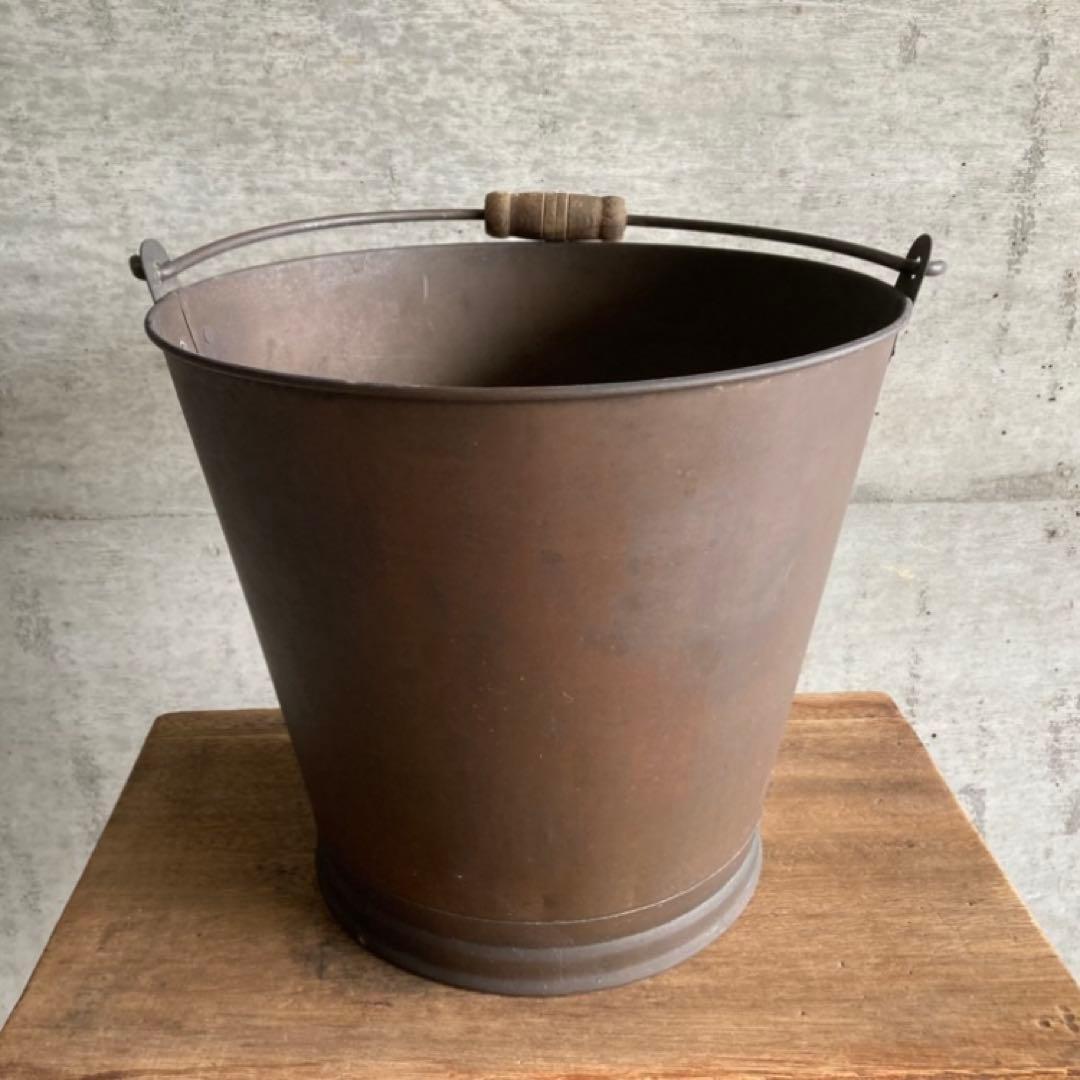 古い味のある銅製のバケツ 桶 花器 置物 オブジェ レトロ ヴィンテージ