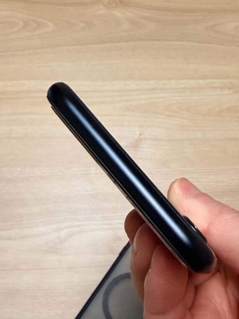 ほぼ新品　iphone se (第3世代) 256G 100 BT simフリー