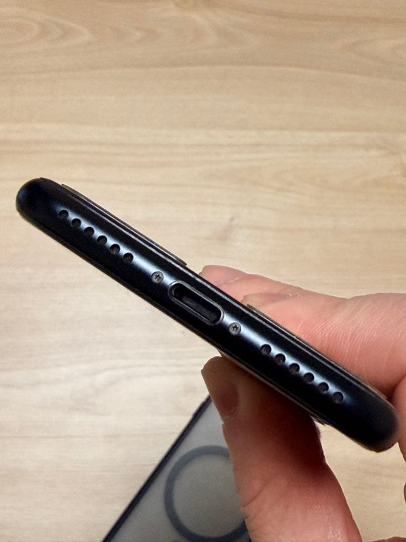 ほぼ新品　iphone se (第3世代) 256G 100 BT simフリー