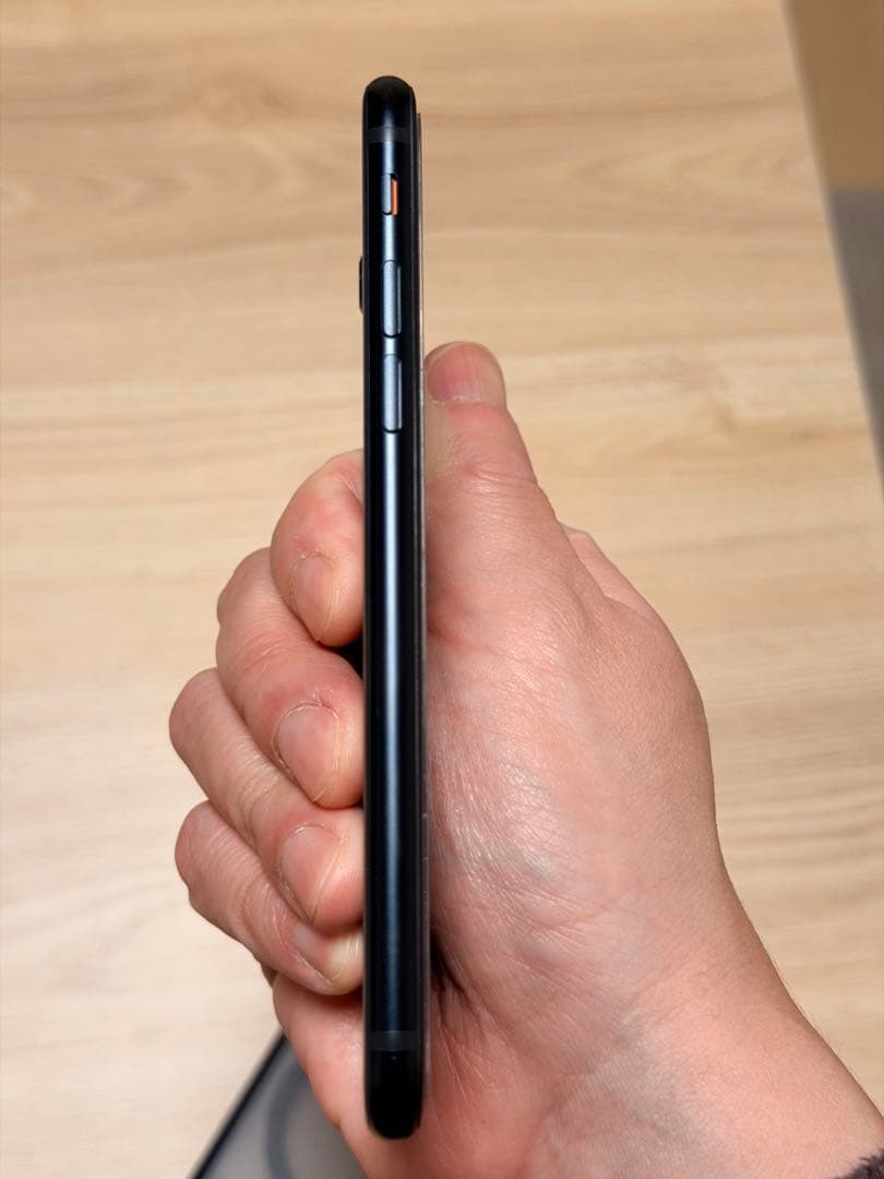 ほぼ新品　iphone se (第3世代) 256G 100 BT simフリー