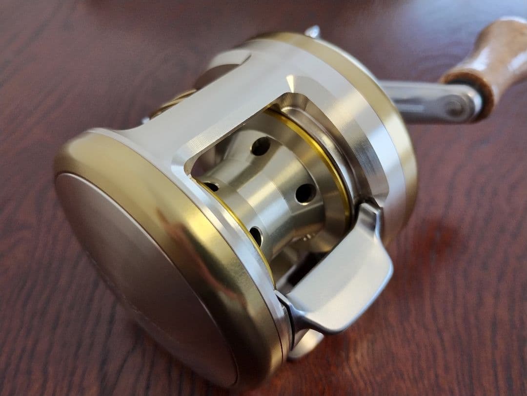 ダイワ　DAIWA　ミリオネア　CVZ205