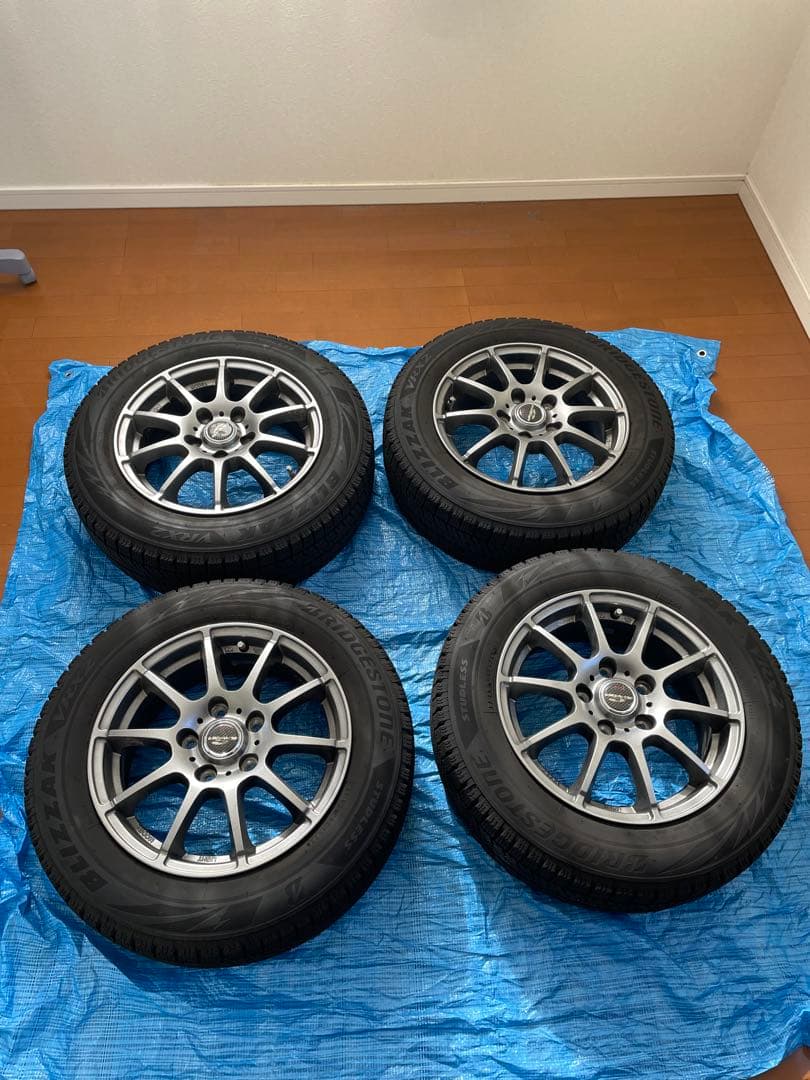 フリード　スタッドレスタイヤ 　ブリザックVRX2 185 65R 15