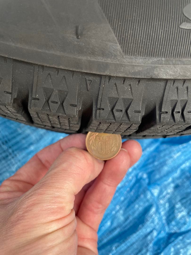 フリード　スタッドレスタイヤ 　ブリザックVRX2 185 65R 15