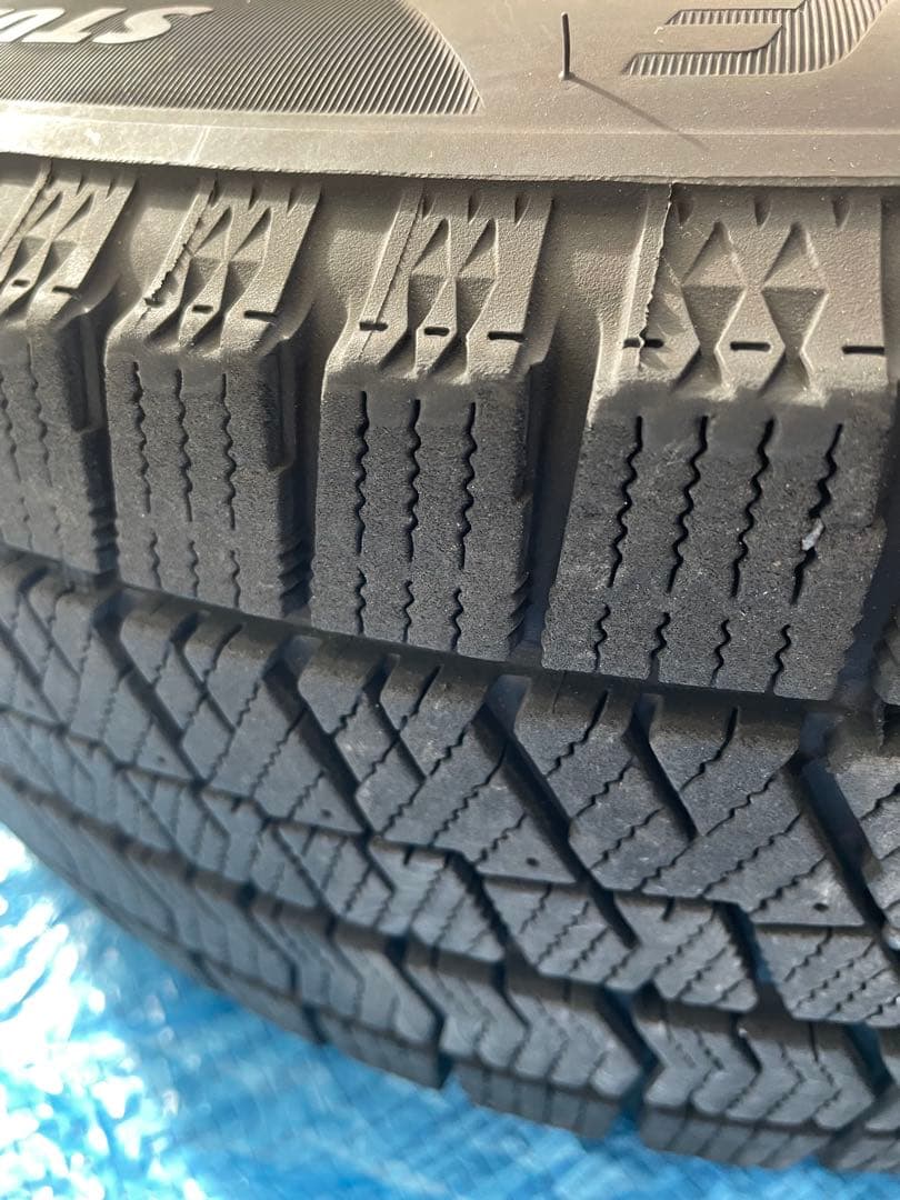 フリード　スタッドレスタイヤ 　ブリザックVRX2 185 65R 15